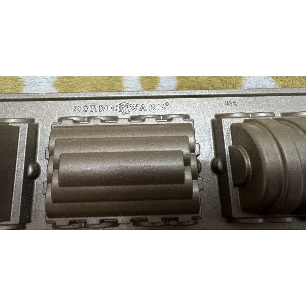 Nordic Ware Train Cake Pan Mold Bundt Cast Aluminum 9 Train Cars 3D EUC
